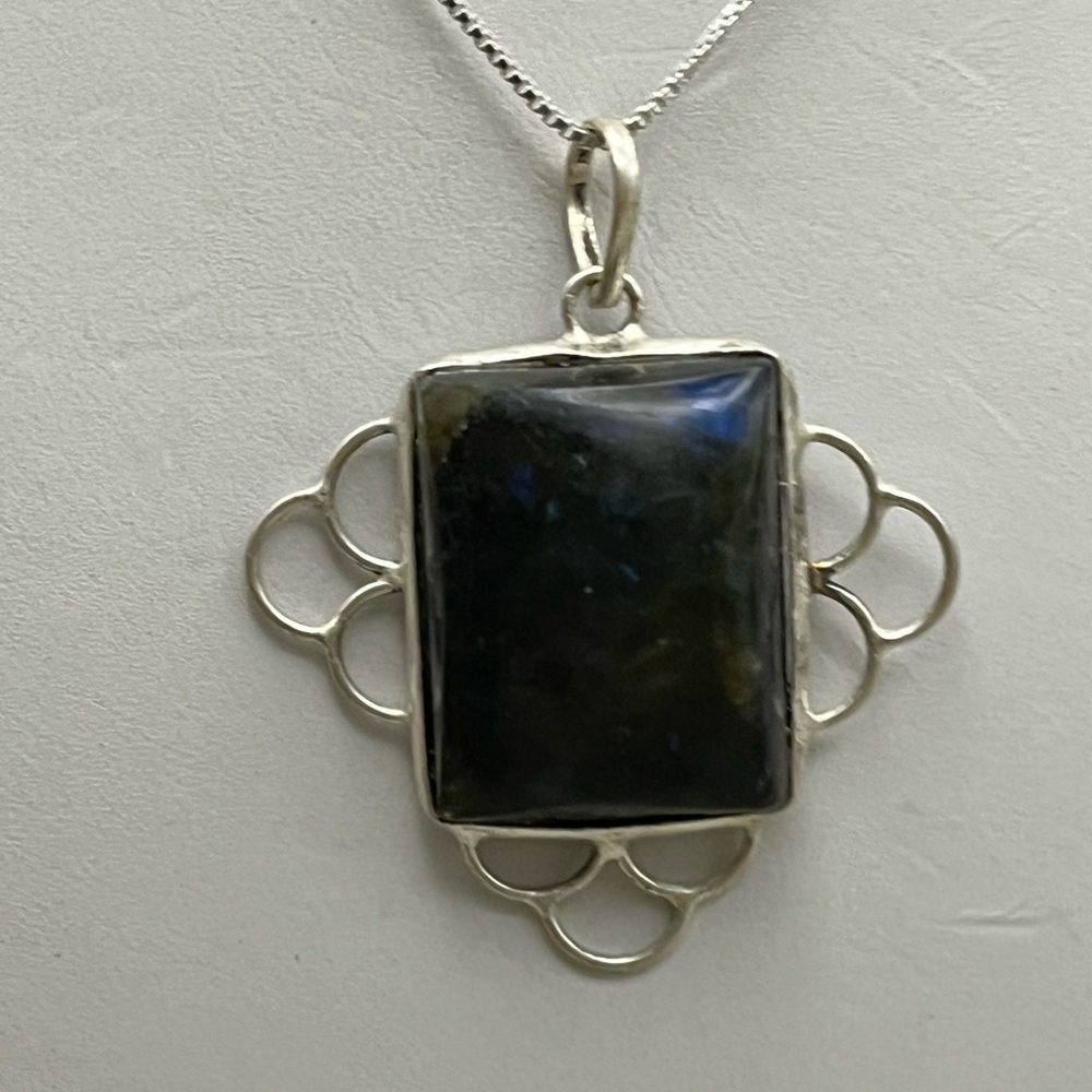 Artistic Sterling Silver and Labradorite Necklace with Decorative Pendant